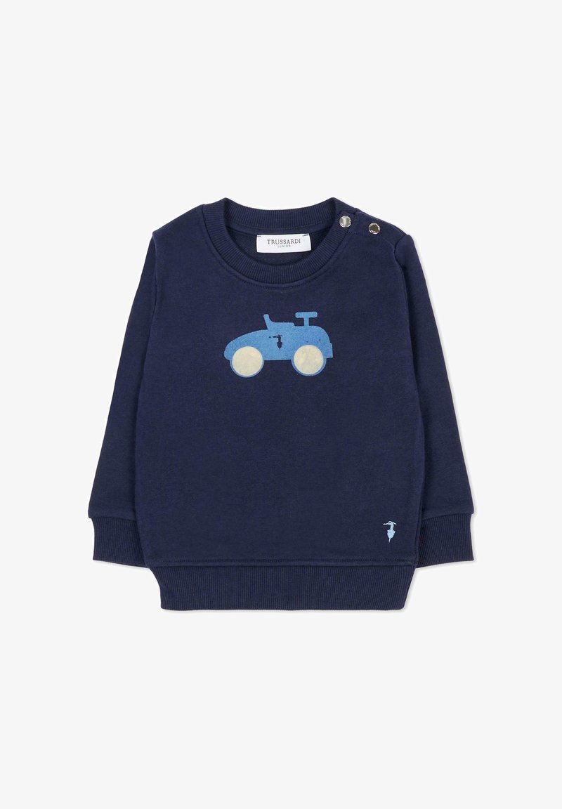 Felpa di colore blu navy in tessuto morbido con una grafica di un trattore azzurro, scollatura rotonda e dettagli con bottoni a pressione sulla spalla.