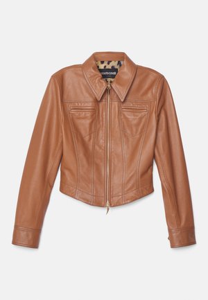 Braune Lederjacke im Cropped-Stil mit spitzem Kragen, zwei Brusttaschen und einem goldenen Reißverschluss. Futter aus Stoff mit Leopardenmuster.