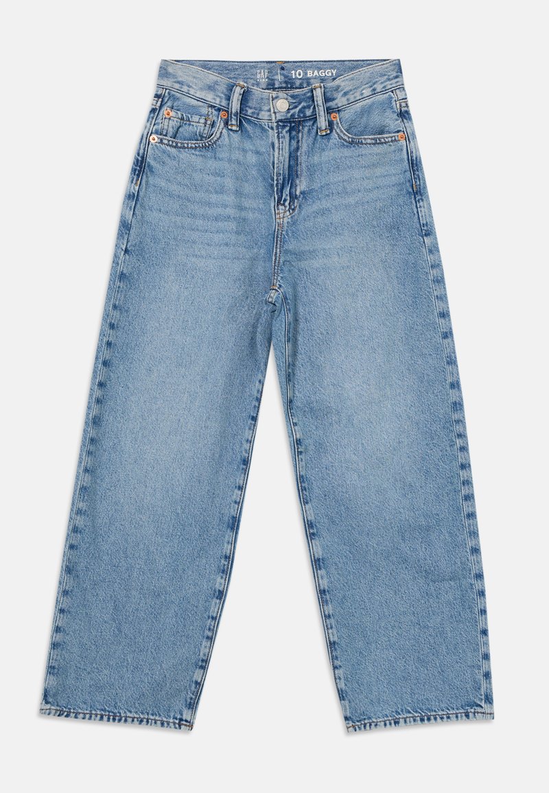 Jean bleu clair taille haute, large et ample, avec poches avant, fermeture par boutons et passants de ceinture, posé à plat sur fond blanc.