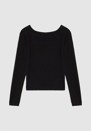 Top negro de manga larga con un amplio escote, confeccionado en una tela suave y texturizada; presenta un largo recortado y mangas raglán.