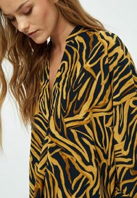 Desires DEDSFAITH V-NECK LONG SLEEVE BLOUSE - Palaidinė - p black print