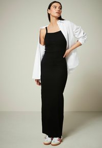 Next STRAPPY  - Maksikleit - black