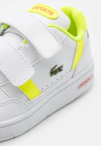 Lacoste T-CLIP INFANTS TRAINERS - Sneakers laag - white/yellow