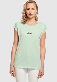 Merchcode INSPIRE EXTENDED SHOULDER  - Paprasti marškinėliai - neo mint