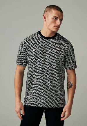 GEO PATTERN  - REGULAR FIT - T-shirt med print - black white