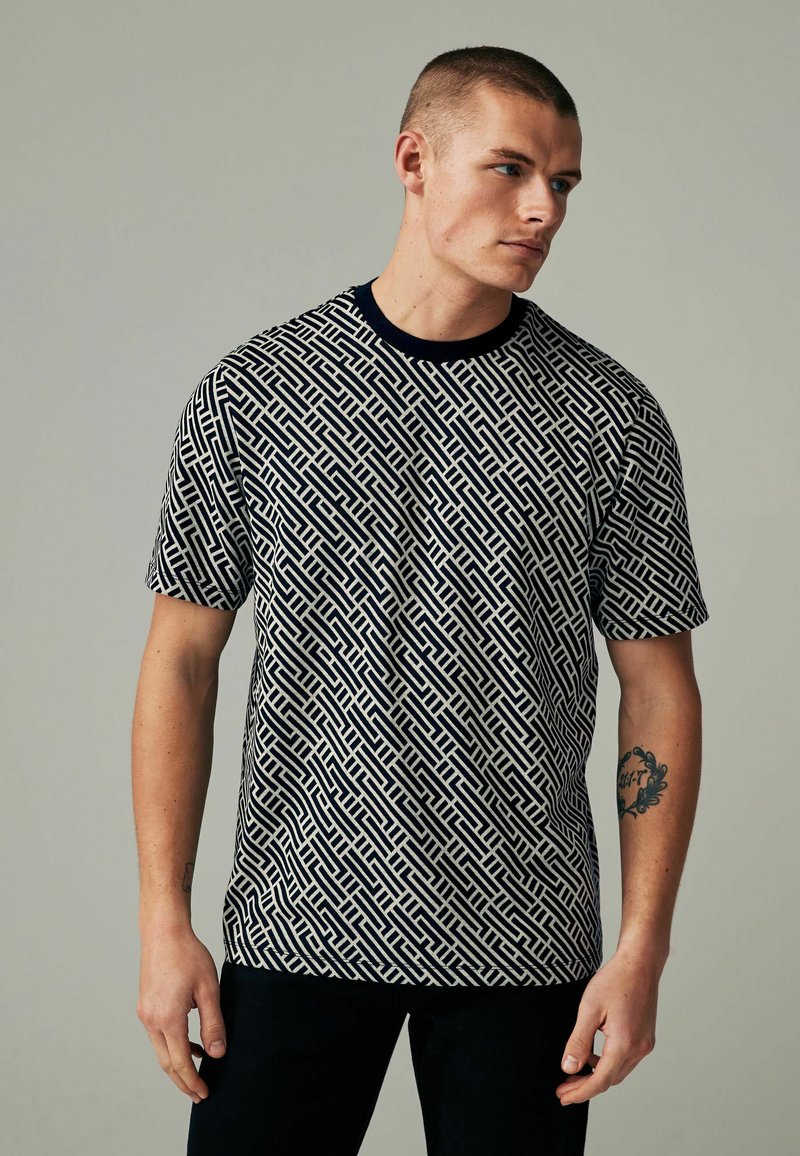 Next GEO PATTERN - REGULAR FIT - Camiseta estampada - black white