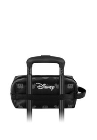 Sac de voyage noir avec motif Mickey Mouse, doté d'une fermeture éclair centrale et d'une poignée rétractable pour un transport facile. Logo Disney à l'avant.