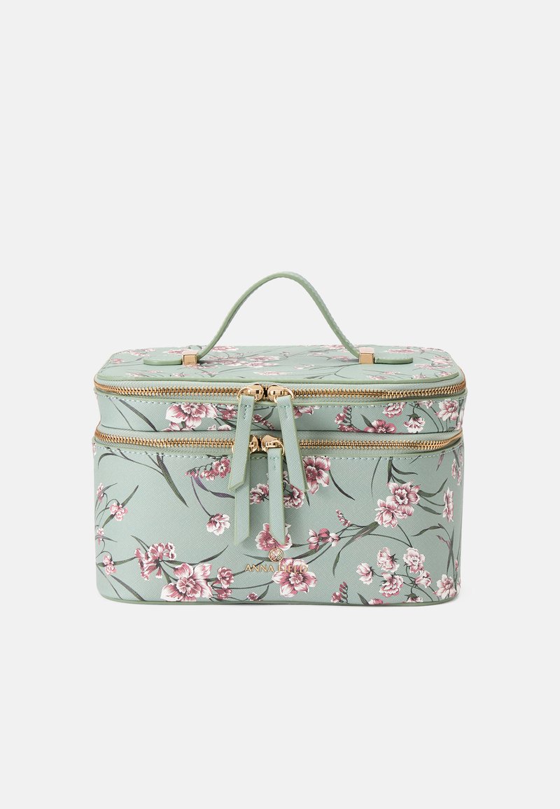 Bloemen make-up tas in lichtgroen met gouden hardware, dubbele rits en een bovenhandvat. Bevat roze en witte bloempatronen op een textuur oppervlak.