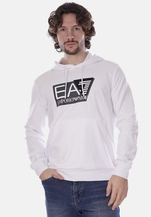 Felpa bianca in cotone con tasca a marsupio frontale, caratterizzata da una grafica del logo EMPORIO ARMANI nera sul petto.