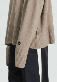 TURTLENECK CINNAMON - Vesta - brown