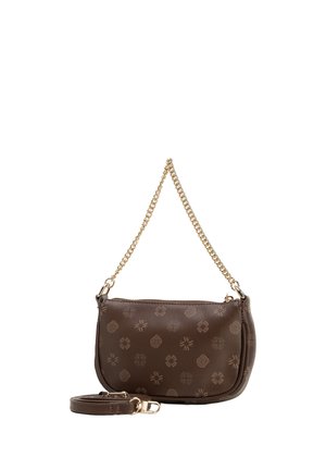 Kleine bruine leren schoudertas met een gouden kettingriem en afneembare leren riem, voorzien van subtiele geperste logo's.