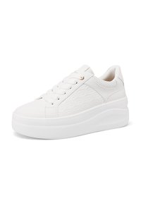 Sneaker bianco realizzato in materiale simile alla pelle, con un lato testurizzato con un motivo a logo, punta rotonda e suola bianca spessa.