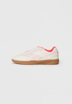 HAMMER STREET - Sportcipő - chalk/frostedberry/alabaster
