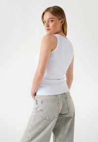 Thumbnail Image 3