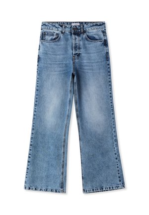 Jeans in denim azzurro chiaro con design a gamba larga, dotati di chiusura con bottone, cinque tasche e un motivo di lavaggio sbiadito.