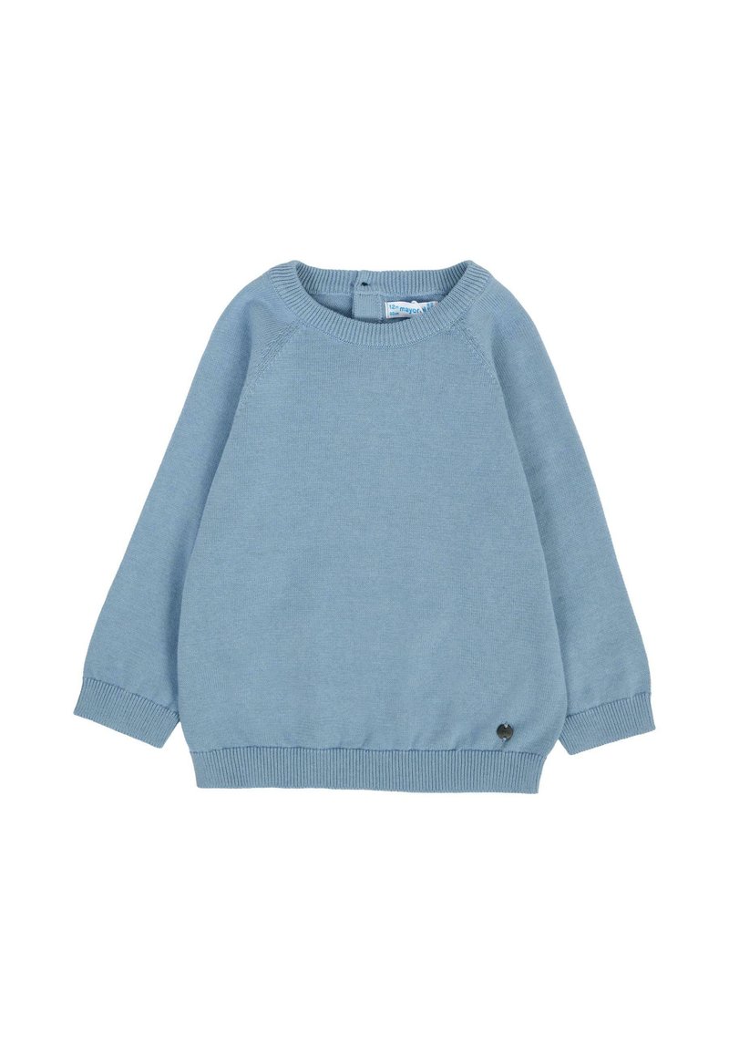 Pull en tricot bleu clair avec un col rond, des manches longues, des poignets et un ourlet côtelés. Présente un petit logo noir en bas.