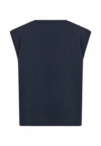 Morsko plava majica kratkih rukava, okrugli izrez, glatka pamučna tekstura, slobodan kroj, jednostavan dizajn bez uzoraka ili ukrasa.