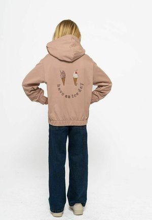 Lichtroze hoodie met trekkoord en geribde manchetten, met twee afbeeldingen van ijsjes en de tekst "have an ice day" op de achterkant.