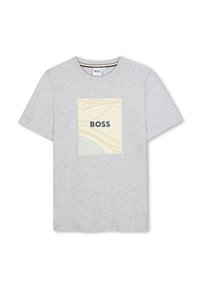 T-shirt en coton gris clair présentant un imprimé central avec le mot "BOSS" en marine, accentué par des lignes abstraites en jaune et en bleu.