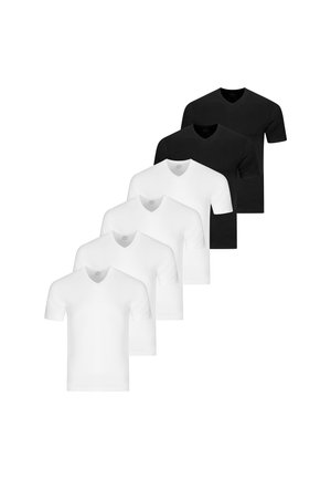 Cinque T-shirt a maniche corte con scollo a V, tre bianche davanti e due nere dietro, disposte in formazione sfalsata.