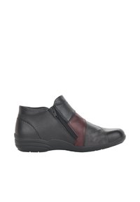 Botines de cuero negros y burdeos con cremallera lateral, punta redonda, parte superior texturizada y suela baja acolchada.