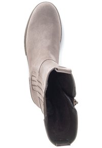 Braune Wildleder-Stiefelette mit runder Zehenform, seitlichem Reißverschluss und elastischen Einsätzen. Weiche Textur mit glatter Oberfläche und minimalen Verzierungen.
