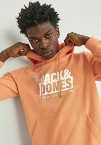 Jack & Jones Jersey con capucha - tangerine