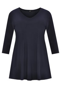 Navyblauwe tuniek met een V-hals, driekwartmouwen en een vloeiende silhouet. Gemaakt van zachte stof, met een geplooid ontwerp aan de voorkant.