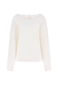 Pull en tricot blanc avec un large col, des manches longues et des détails de texture le long des manches ; matière douce et confortable.