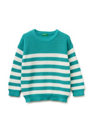 Strickpullover in Teal und Weiß mit gestreiftem Muster, langen Ärmeln sowie gerippten Bündchen, Kragen und Saum, auf einem weißen Hintergrund flach liegend.