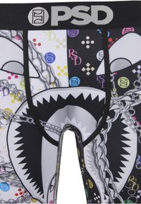 Ondergoed met een zwarte elastische band met het label PSD, voorzien van kleurrijke logo's, kettingen en een grote haaienbek afbeelding op zwart-witte stof.