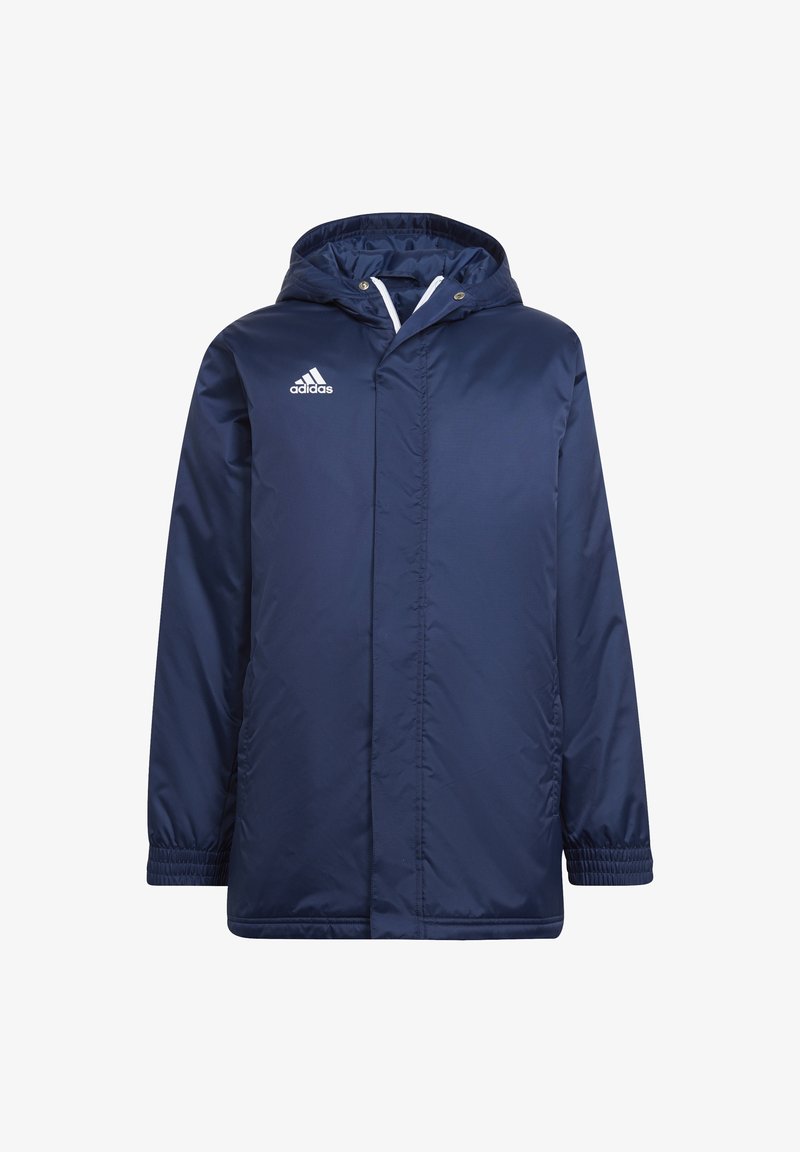 Marineblauwe waterdichte jas met een capuchon, elastische manchetten en een geborduurd Adidas-logo op de linkerborst. Glad, lichtgewicht stof.