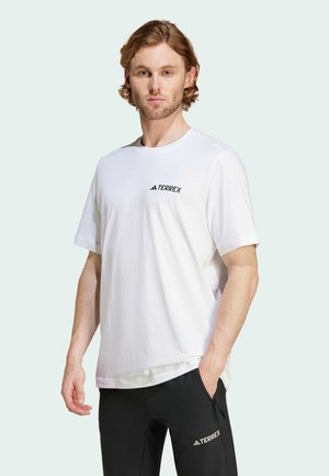 Witte katoenen t-shirt met korte mouwen en ronde hals, met een zwart "TERREX" logo op de linkerborst. Casual fit.