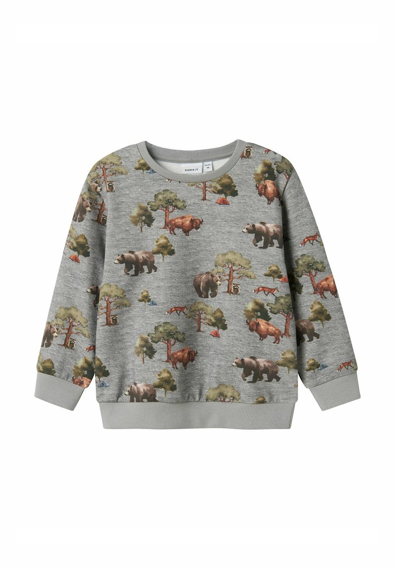 Sudadera gris con un patrón de bosque que incluye osos, zorros y árboles, hecha de un material suave con puños y cuello acanalados.