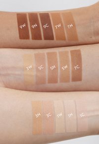 IsaDora NO COMPROMISE LIGHTWEIGHT MATTE FOUNDATION - Podkład