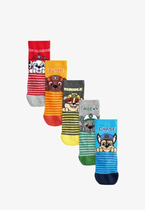 Pet para šarenih čarapa s crtačima pasa: crvene, narančaste, sive, žute i plave pruge; pamučni materijal, različiti dizajni i naglasci.