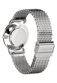 Silbernes Mesh-Armbanduhr mit einem runden Gehäuse aus Edelstahl, polierter Oberfläche und einem Verschluss, der mit "LIEBESKIND BERLIN" graviert ist.