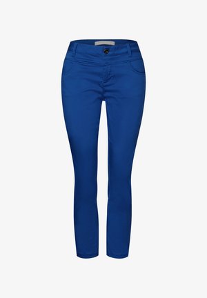 Pantaloni skinny blu royal realizzati in cotone elasticizzato, con bottone frontale, passanti per la cintura e due tasche laterali. Texture liscia e vestibilità su misura.