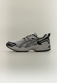 Неизбран, grey black