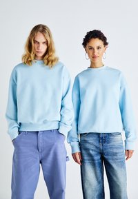 Jack & Jones PREMIUM JPRBLAHARVEY UNISEX niebieski