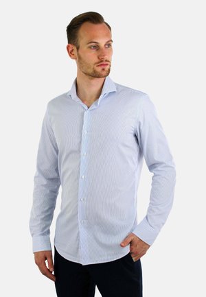 Lichtblauw en wit gestreepte lange mouwen shirt met een button-down kraag en manchetten. Gemaakt van een soepele stof met een reguliere pasvorm.