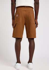 Lee CARPENTER  - Shorts - acorn