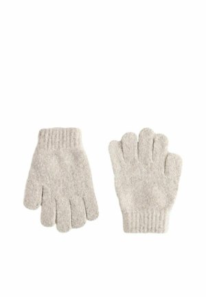 Par de guantes de lana gris claro, tejidos, con puños acanalados, colocados planos sobre un fondo blanco.