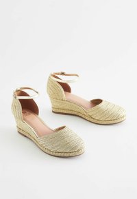 Next FOREVER COMFORTCLOSED TOE REGULAR FIT - Zeppe - gold