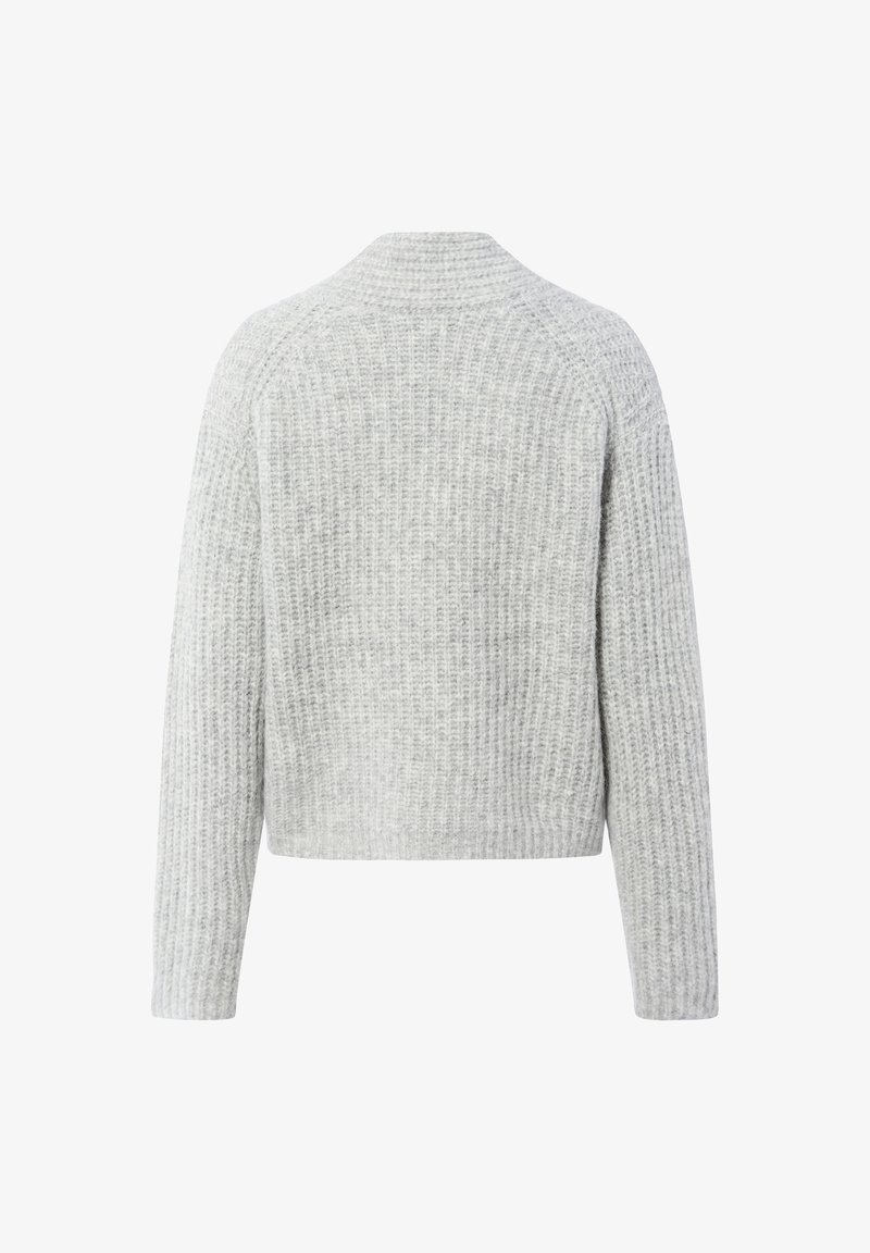 Pull en tricot gris clair, design court, motif en ribb texturé, manches longues et col arrondi à l'arrière.