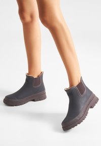 Woden Bottes en caoutchouc - black chocolate