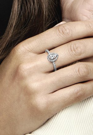 Pandora SPARKLING PEAR HALO - Ring - silver coloured