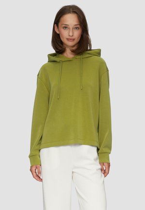 Sweatshirt à capuche vert olive avec une coupe ample, des cordons de serrage et des manches longues. Design simple avec une texture lisse et sans motifs.