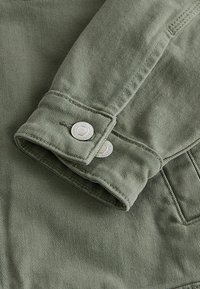 Next REGULAR FIT BUTTON UP - Spijkerjas - sage green