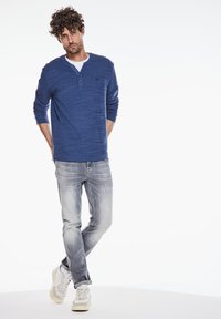 Street One MEN HENLEY - Camiseta de manga larga - blau